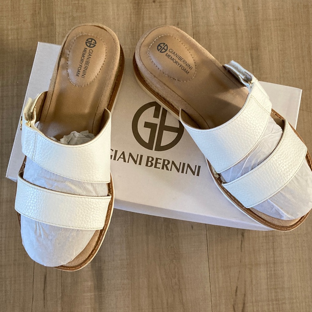 GIANI BERNINI Women's White Sandals